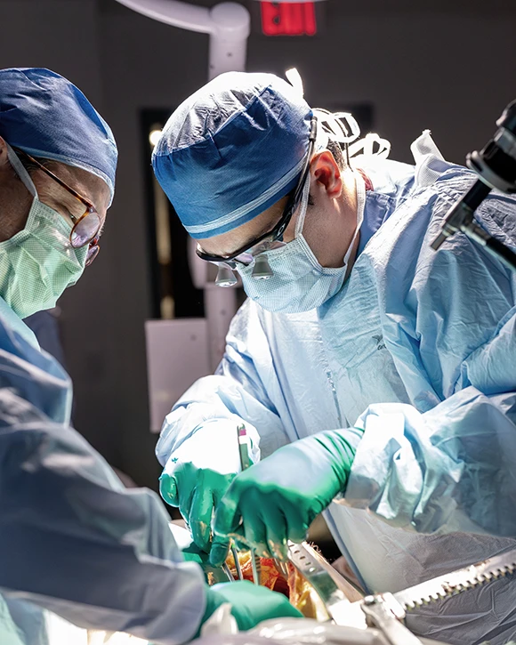 Clinical team performing an organ recovery procedure supported by coordinated recovery operations and specialized training.